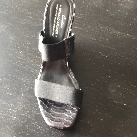 Sandals - Picture 2 of 6